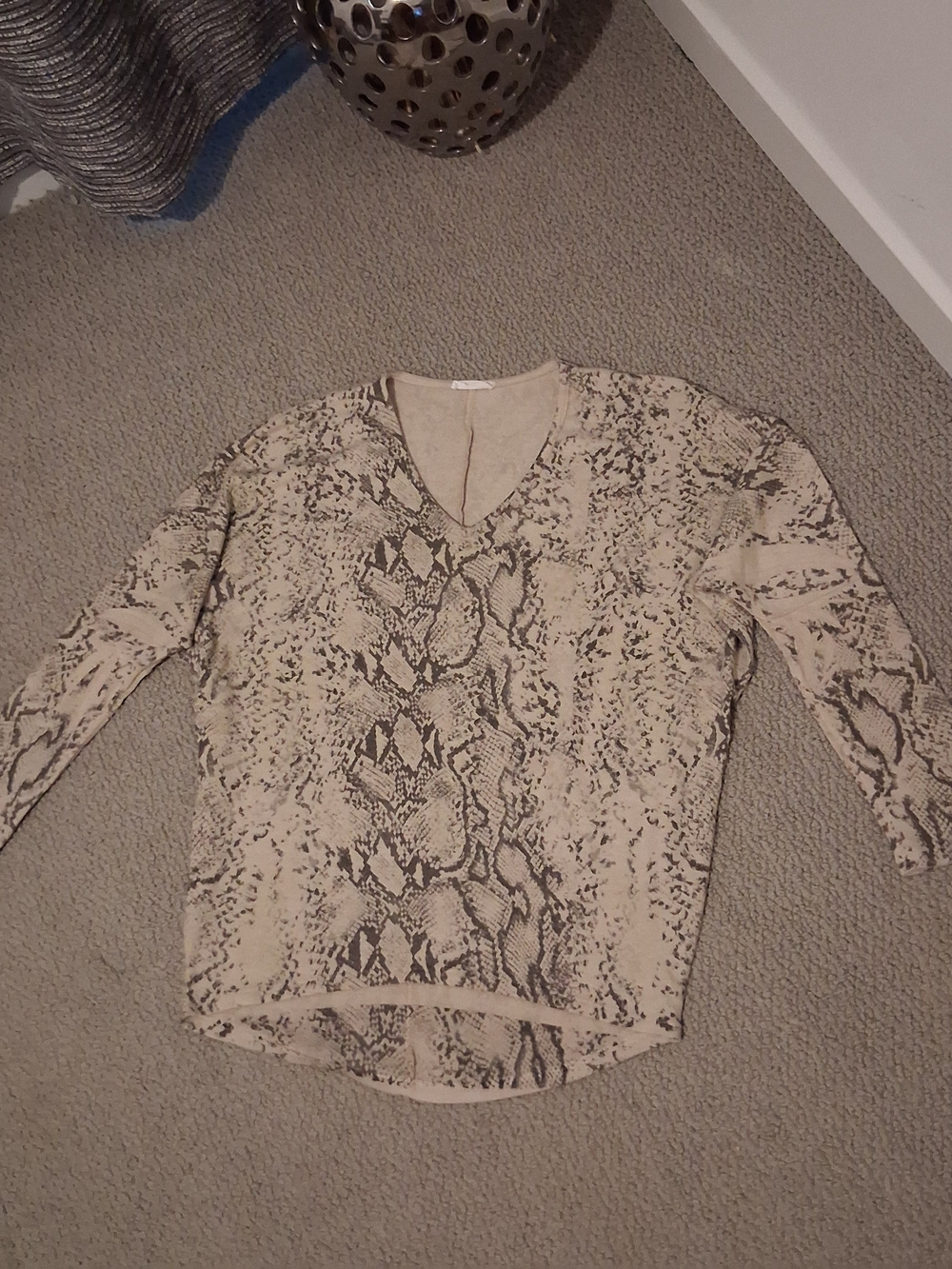 Women's Beige Snake Print V-Neck Pullover Sweater